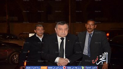 عصام شرف يصل عزاء الشاعر سيد حجاب بمسجد عمر مكرم (صور)