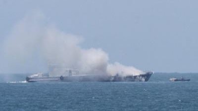 لحظة تدمير الفرقاطة السعودية غرب ميناء الحديدة باليمن (فيديو)