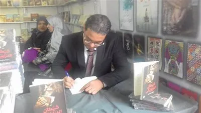 عصام منصور يوقع كتابه الجديد 