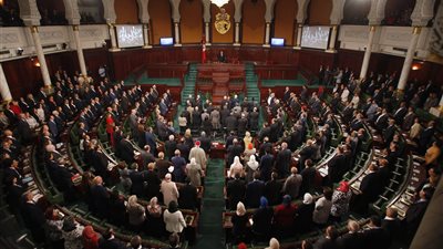 برلمان تونس يمنح الجيش والامن حق الاقتراع في الانتخابات البلدية