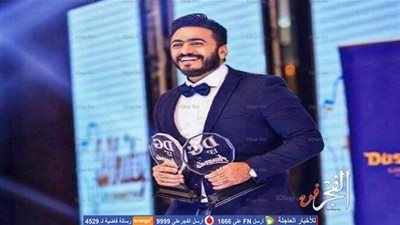 تامر حسني أفضل مطرب في استفتاء 