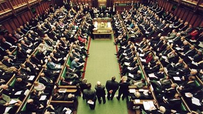 البرلمان البريطاني يناقش التماسا بمنع زيارة ترامب الرسمية إلى بريطانيا