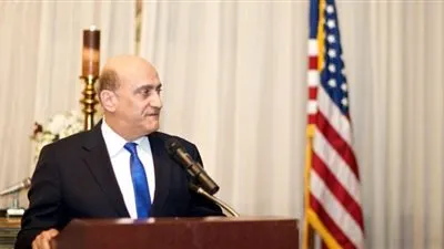 مستشار ترامب يفاجئ أوباما بتصريح مثير بشأن قرار الهجرة الأخير 