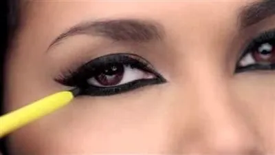 جرّبي هذه الحيلة المدهشة.. وسيصبح سيلان الكحل مجرّد ذكرى !