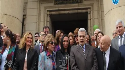 يسرا وإلهام شاهين ونصار يتقدمون مسيرة 