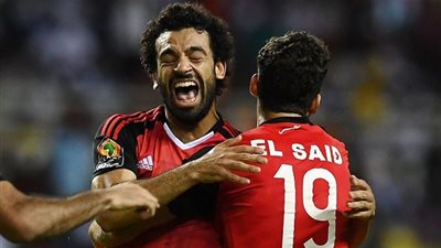 محمد صلاح : هدفنا إسعاد الشعب المصري ونلعب جميعا لرفع اسم مصر (فيديو)