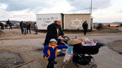 إسرائيل تنقل مستوطني 