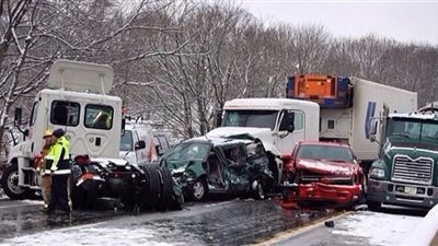 اليابان: عاصفة ثلجية تتسبب في تصادم 25 سيارة