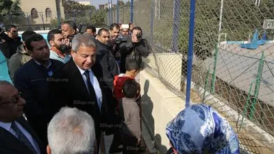 وزير الشباب يتفقد مركز شباب عين الصيرة.. ويوجه بسرعة تشغيل حمام السباحة  