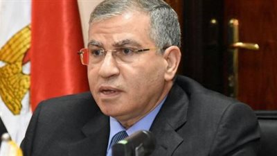 وزير التموين يوضح أهداف جولته بسوق العبور