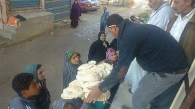 بدء مبادرة توزيع الخبز مجانًا على المواطنين في رأس البر 