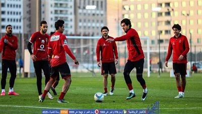 بيكهام والحناوي ينتظمان في معسكر الأهلي بالإمارات