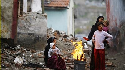 المنسيون من ذاكرة الدولة.. الفقراء في الصعيد يموتون برداً والأثرياء في نعيم الدفايات (تقرير)