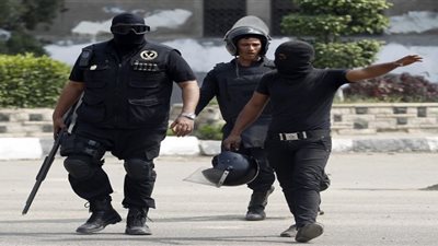 اشتباكات بين الشرطة والأهالي بالعبور وإصابة برلماني 