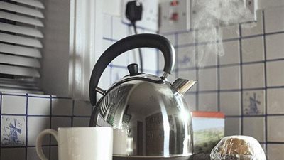 أكياس الشاي والبراد الكهربائي.. أدوات نستخدمها يوميًا تهدد حياتنا