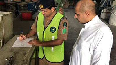 مدني جدة يفصل التيار الكهربائي عن 41 مستودعاً ويغرّم 145