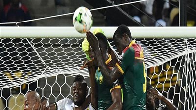 اوندوا حارس الكاميرون يتألق ويتصدى لركلة حرة خطيرة من مبارك واكاسو (فيديو)