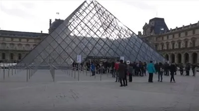 لحظة احباط هجوم مسلح على متحف 