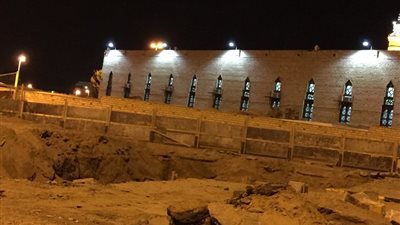 ظهور رُفاة وعظام أموات توقف أعمالاً إنشائية على قبور محيطة بجامع العباس بالطائف