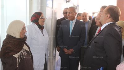 القافلة الطبية لجامعة الزقازيق تواصل أعمالها فى السويس (صور)