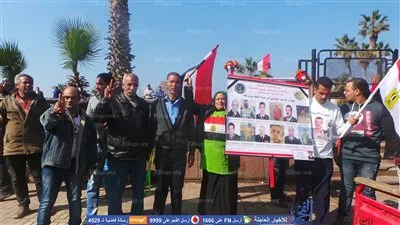 وقفة أمام مسجد القائد إبراهيم في الإسكندرية لتأييد السيسي (صور)