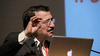 مصطفي السيد: أواجه صعوبة في إجراء تجربة السرطان على 