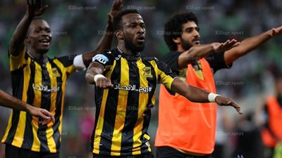  عدنان فلاته يسجل هدف التقدم للإتحاد في شباك الأهلي (فيديو)