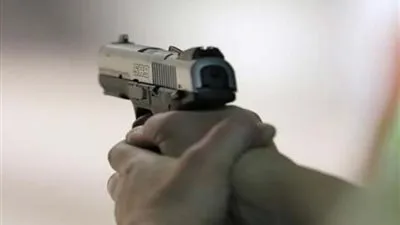 عاجل.. ضابط شرطة يطلق النار على شخصين بعين شمس