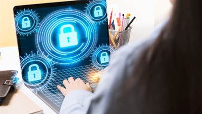 معلوماتك الشخصية معروضة للبيع على الإنترنت.. وهذه أسعارها