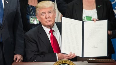 الرئيس الأمريكي الجديد يسجل رقما قياسيا جديدا