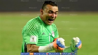 والدة عصام الحضرى تكشف سر تألقه وطلبه منها قبل كل مباراة