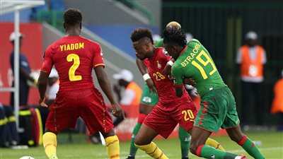 العارضة تحرم غانا من تسجيل هدف التقدم في شباك بوركينا فاسو (فيديو)