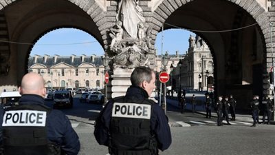 عبدالهادي: حتي الان السلطات الفرنسية لم تعلن عن جنسية منفذ حادث اللوفر بشكل صريح 