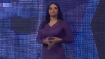 مفأجاة مذهلة.. مذيعة تُظهر منطقة حساسة في جسدها على الهواء مباشرة! (فيديو)  