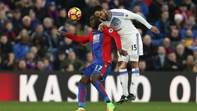 دراسة: ضرب كرة القدم بالرأس قد يؤدي لارتجاج بالمخ