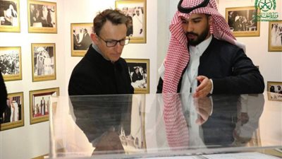 جوازات ملوك السعودية تُلفت انتباه 