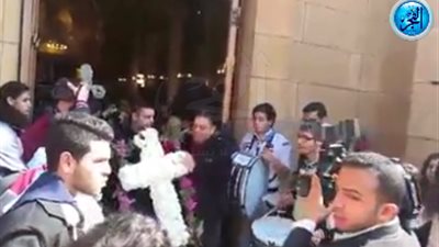 لحظة تشييع جثمان شهيد 