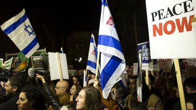 يهود وعرب إسرائيل يتحدون في مظاهرة وسط تل أبيب ضد هدم منازل عربية