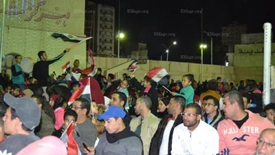 محافظ السويس يتابع نهائي أفريقيا مصر والكاميرون بمركز شباب المدينة (صور)