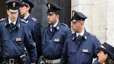 الشرطة الايطالية تنقل عنصريها 