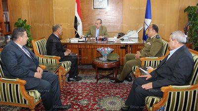 محافظ دمياط يلتقي رئيس مدينة ميت أبو غالب بعد تعيينه 