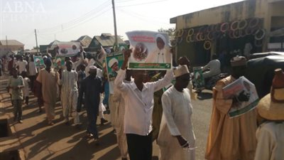 مئات النيجيريين يتظاهرون احتجاجا على سياسة الحكومة