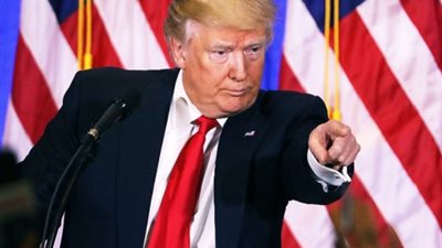 ترامب: قاضي إيقاف قرار حظر اللاجئين وضع الولايات المتحدة في خطر 