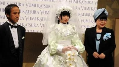 وداعًا للعزوبية.. روبوت حديث يؤدي 