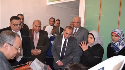 وفد من جامعة الإسكندرية يزور مصابي حادث كلية الصيدلة (صور)