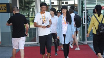 شركة صينية تجبر موظفيها على المشي