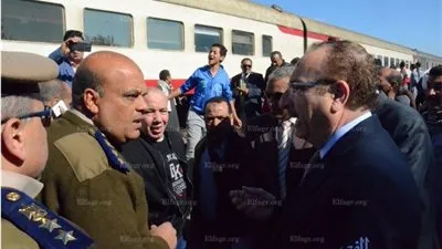  محافظ بني سويف يتفقد حريق قطار الصعيد (صور)