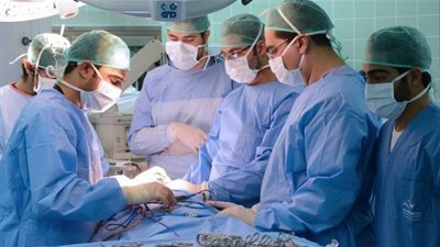 إزالة ورم وزنه 63 كيلو جرام من بطن أمريكي! (فيديو)