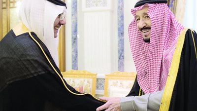 أمام خادم الحرمين.. 