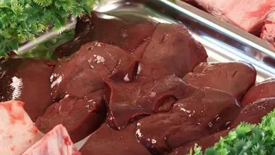 لهذه الأسباب احذر من غسل الكبدة قبل الطهي
